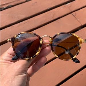 Ray Ban Round Fleck Sunglasses Tortoise